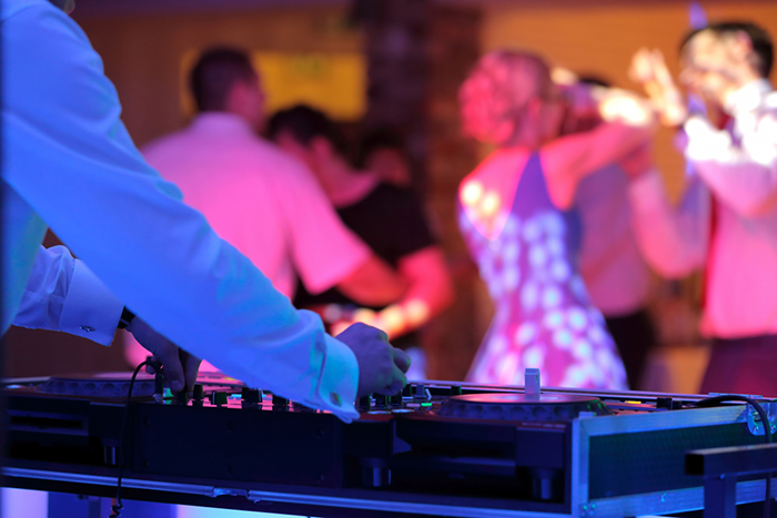 What to ask your DJ before booking him for your wedding?
